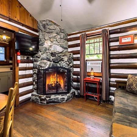 Log Cabin Motor Court Asheville Extérieur photo