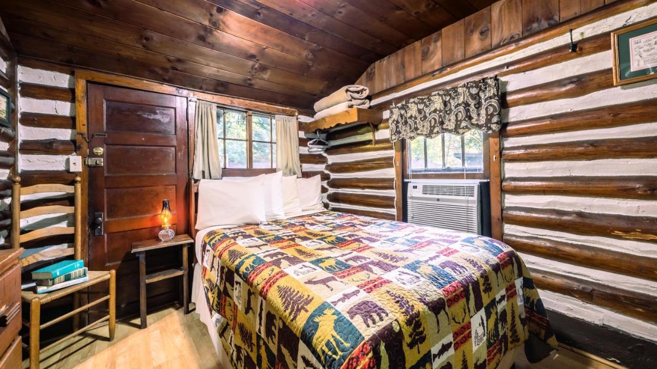 Log Cabin Motor Court Asheville Extérieur photo