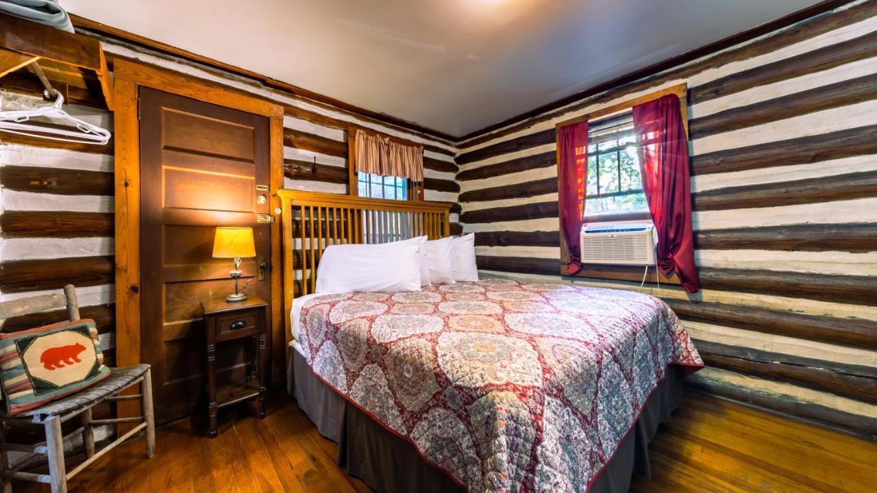 Log Cabin Motor Court Asheville Extérieur photo