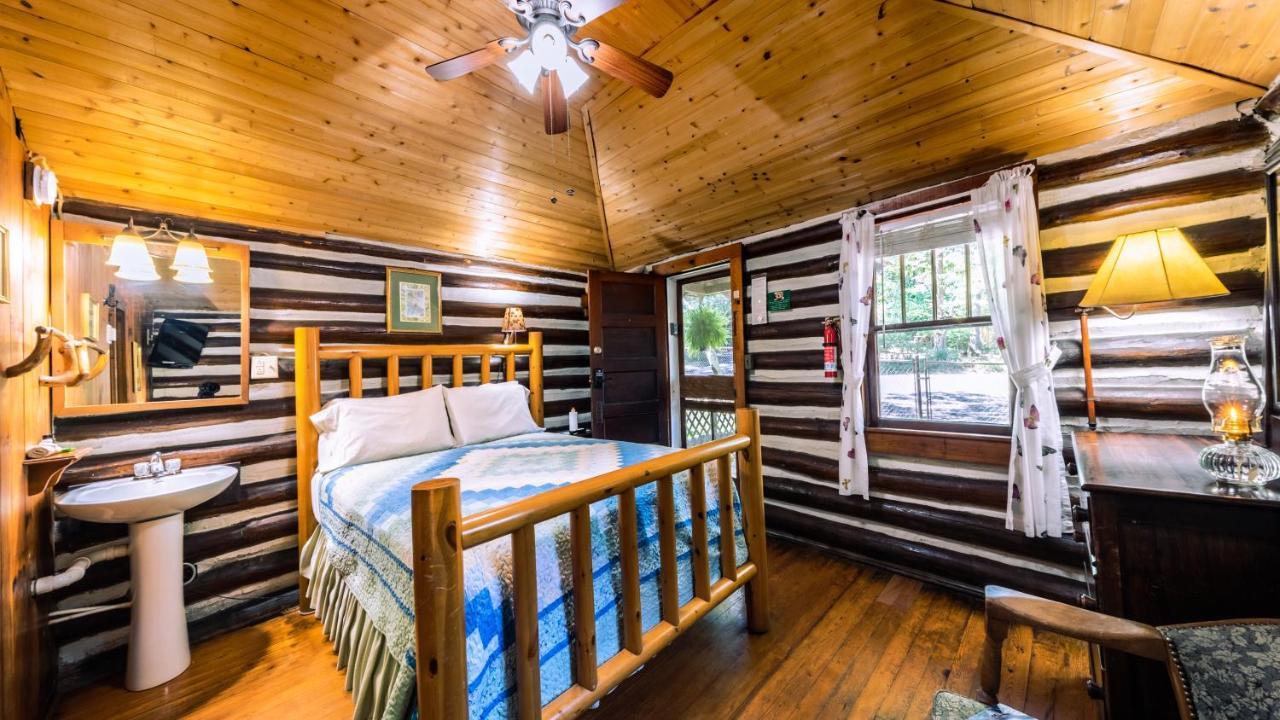 Log Cabin Motor Court Asheville Extérieur photo
