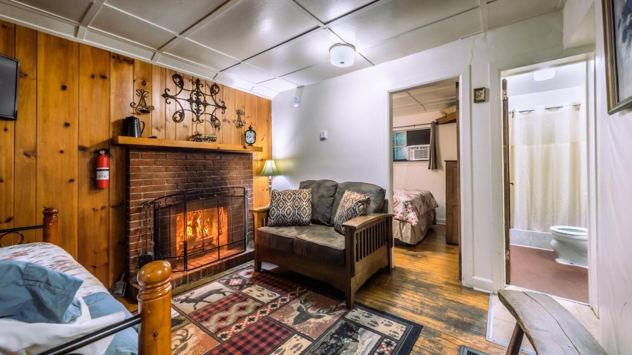 Log Cabin Motor Court Asheville Extérieur photo