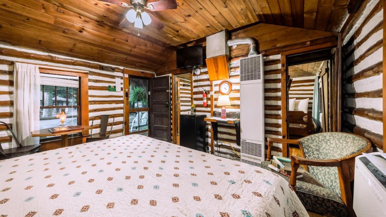 Log Cabin Motor Court Asheville Extérieur photo