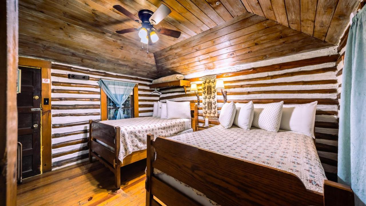 Log Cabin Motor Court Asheville Extérieur photo