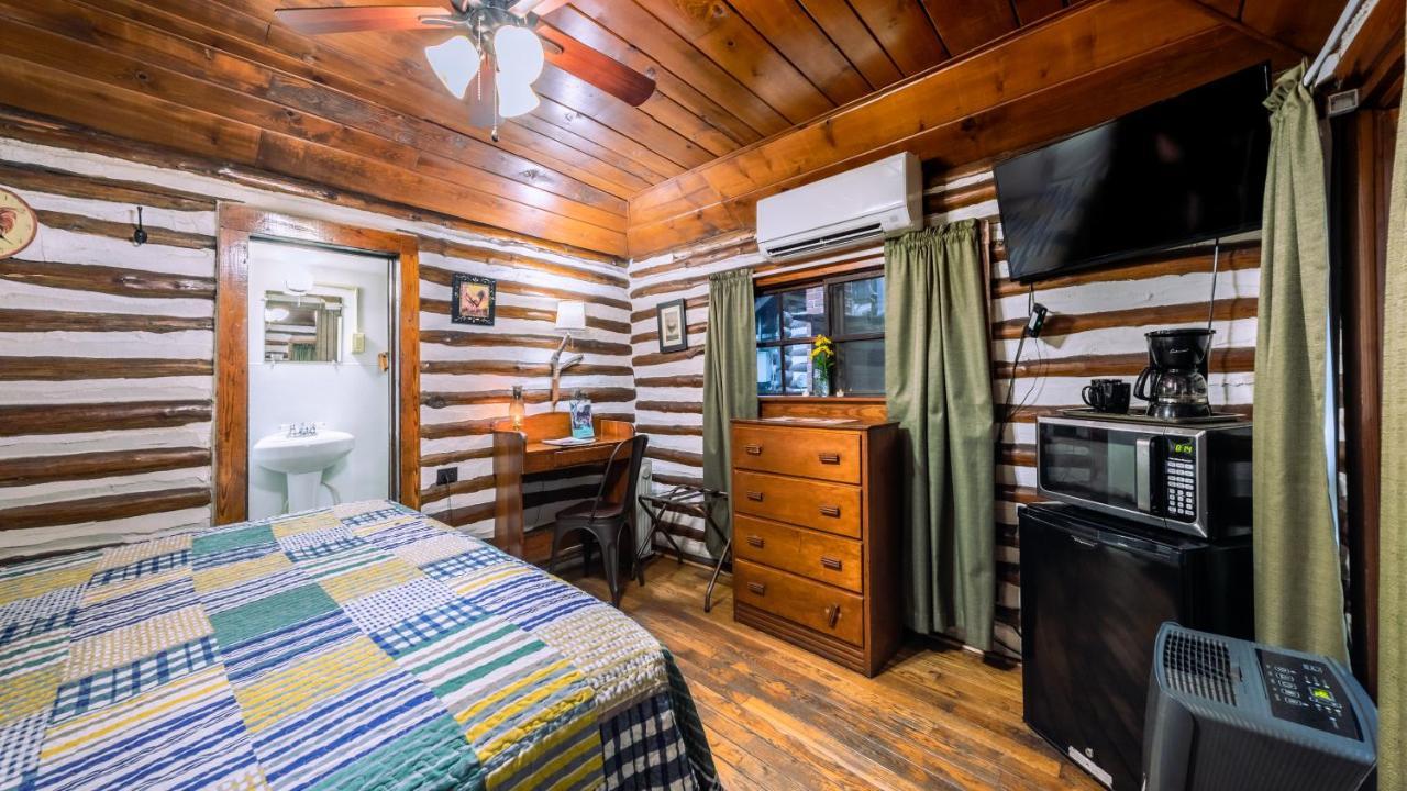 Log Cabin Motor Court Asheville Extérieur photo
