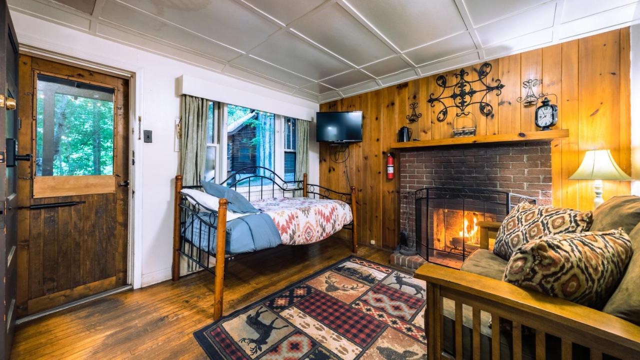 Log Cabin Motor Court Asheville Extérieur photo