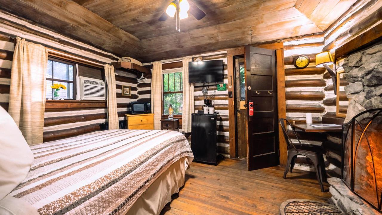 Log Cabin Motor Court Asheville Extérieur photo