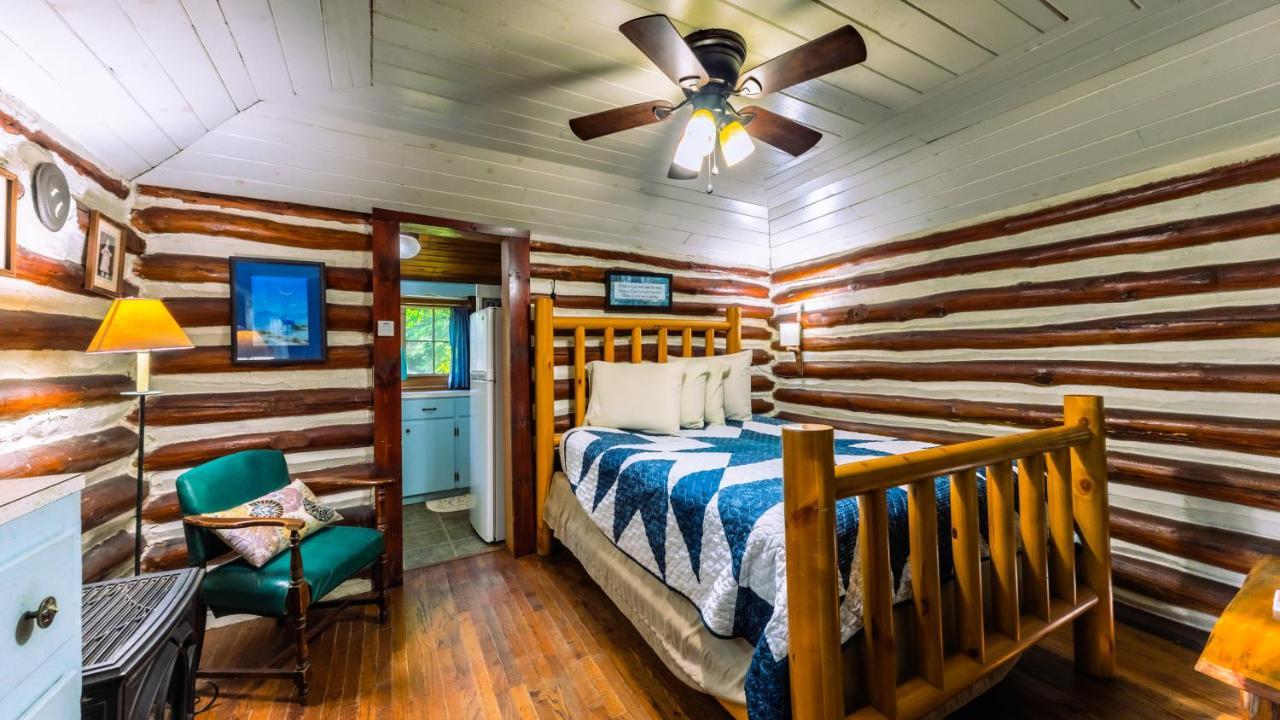 Log Cabin Motor Court Asheville Extérieur photo