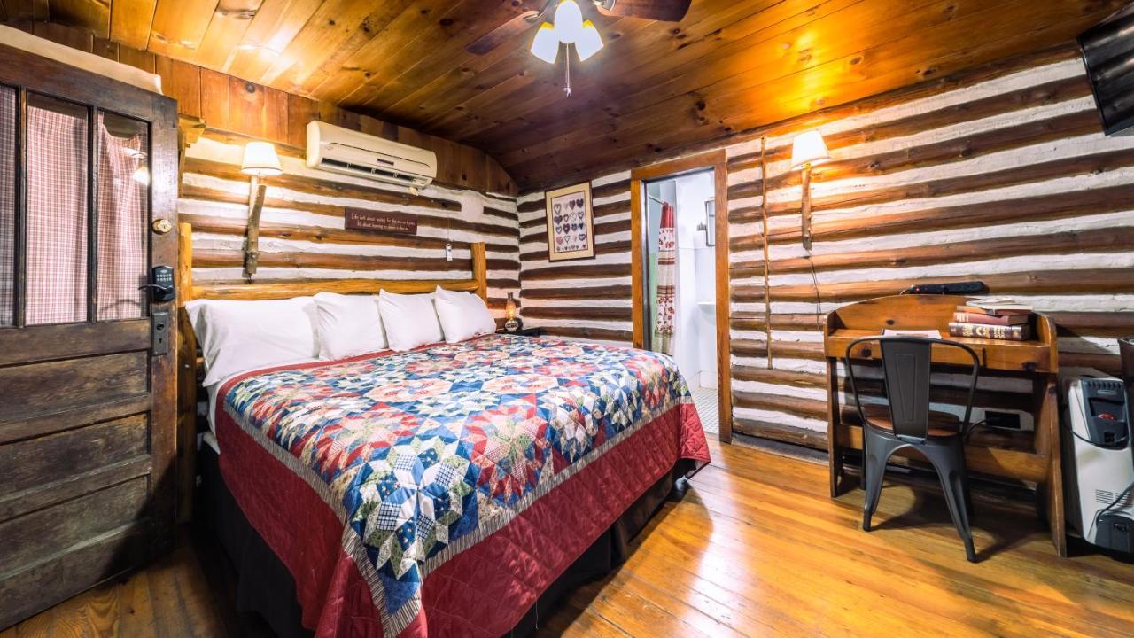 Log Cabin Motor Court Asheville Extérieur photo