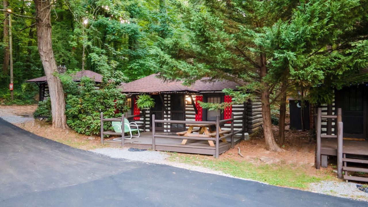 Log Cabin Motor Court Asheville Extérieur photo